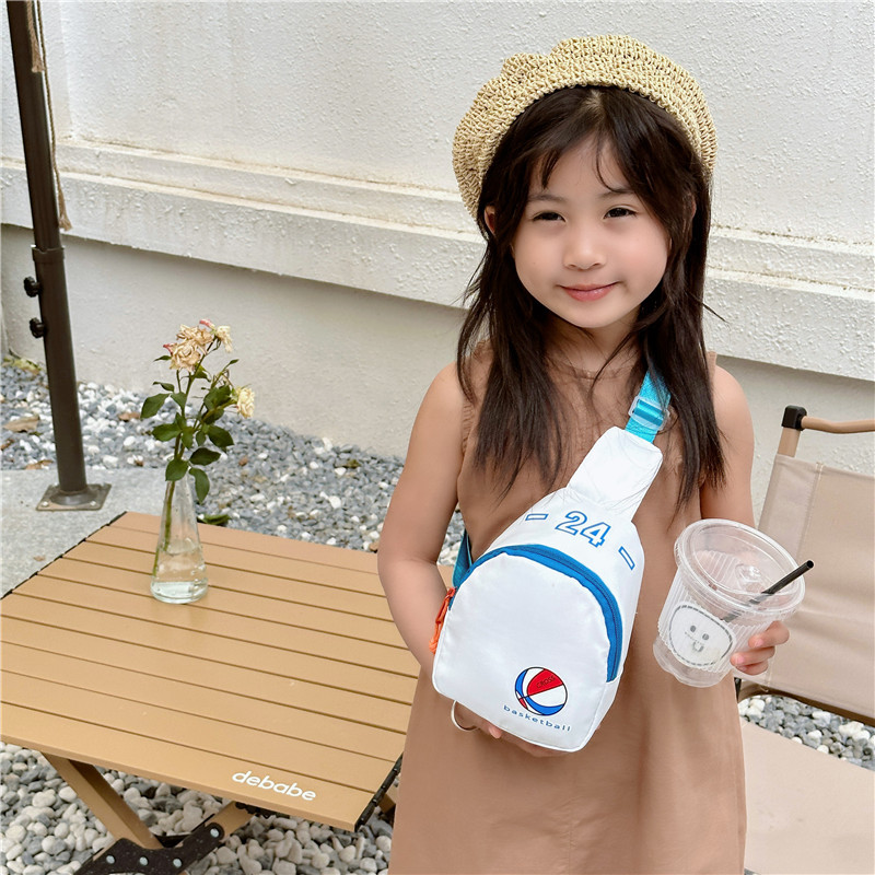 Sports boys' and girls' bags, children's crossbody bags, cool little boys' coin purses, small chest bags for snacks when going out details Picture