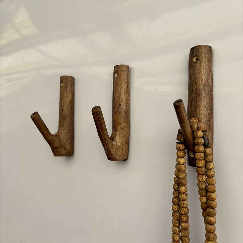 Solid wood creative tree branch hooks with holes, retro log branches, wooden decorations for the entrance hall, wall hangers, coat hooks, hat hooks Specification drawing