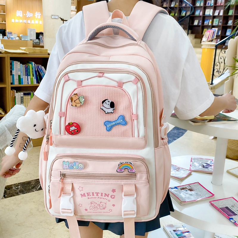 The new cute and fresh high school student backpack features a high level of appearance and color contrast. It is a multi-layered backpack for grades 3 to 5 of primary school students details Picture