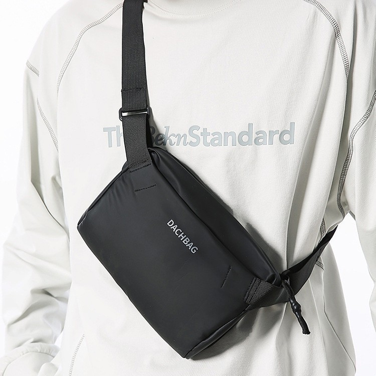 The new men's chest bag for foreign trade, a trendy pu single-shoulder bag for casual use, is a cool outdoor sports mobile phone crossbody bag full figure