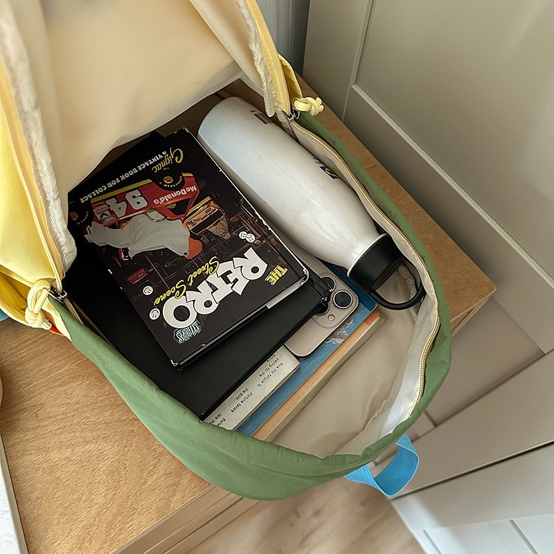 A new, fresh and sweet, color-blocking backpack from Forest-themed ins, a large-capacity backpack for high school and junior high school students to go on outings and climb mountains Application Scenario