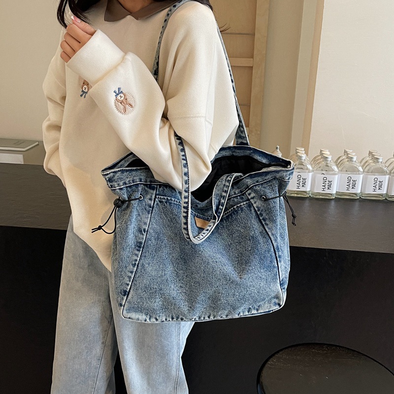 Denim canvas single-shoulder bag, women's large-capacity commuter bag, niche artistic tote bag, Japanese and Korean casual and versatile handbag full figure