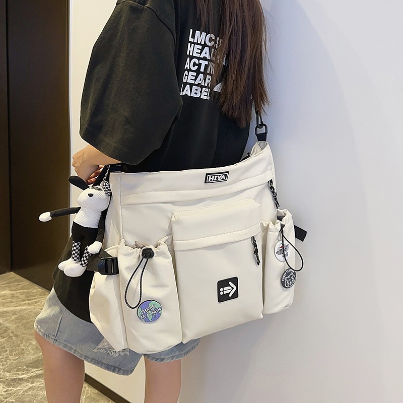 A new Japanese-style, stylish, multi-purpose, trendy crossbody bag for couples, casual, simple, lightweight and versatile, with a large capacity details Picture