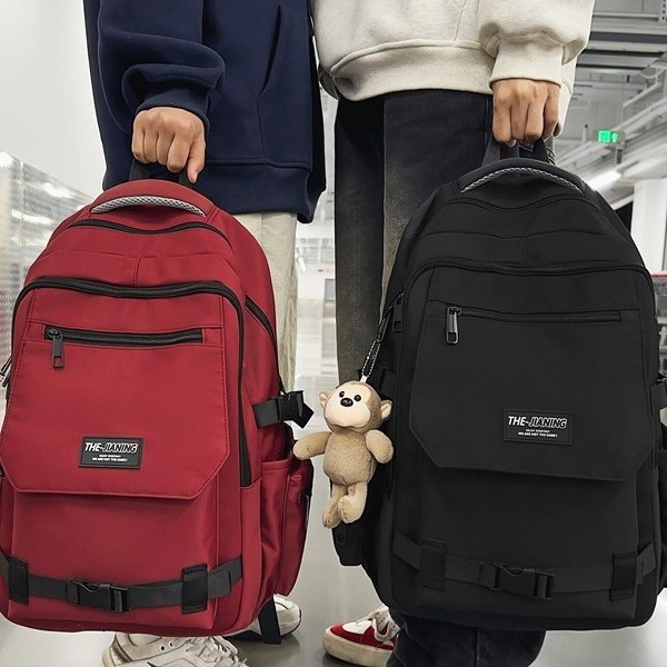 New men's casual and versatile backpack, large-capacity outdoor travel backpack, lightweight schoolbag for junior high school, senior high school and college students, and women Application Scenario