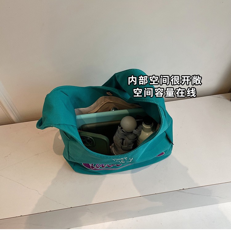 2025 New Japanese-style casual canvas single-shoulder bag, Korean-style school-style tote bag, large-capacity commuting bag for classes Application Scenario