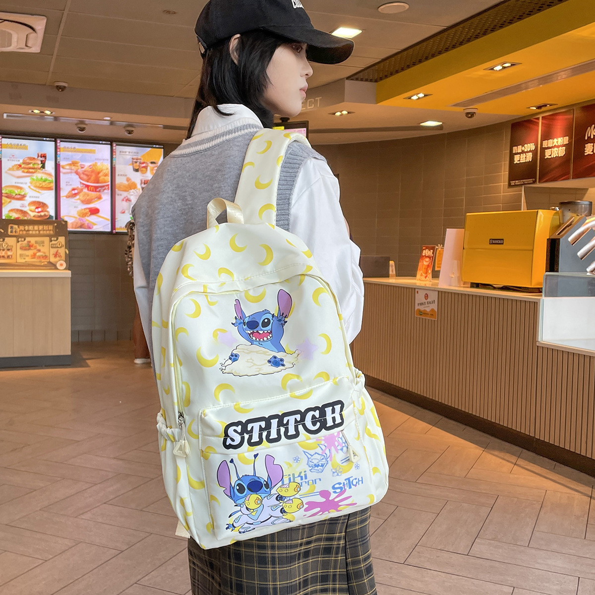 The high-appearance-level Teddy backpack features cute printed forest-themed schoolbags for middle, high and primary school students. It has a large capacity, is lightweight and versatile Specification drawing