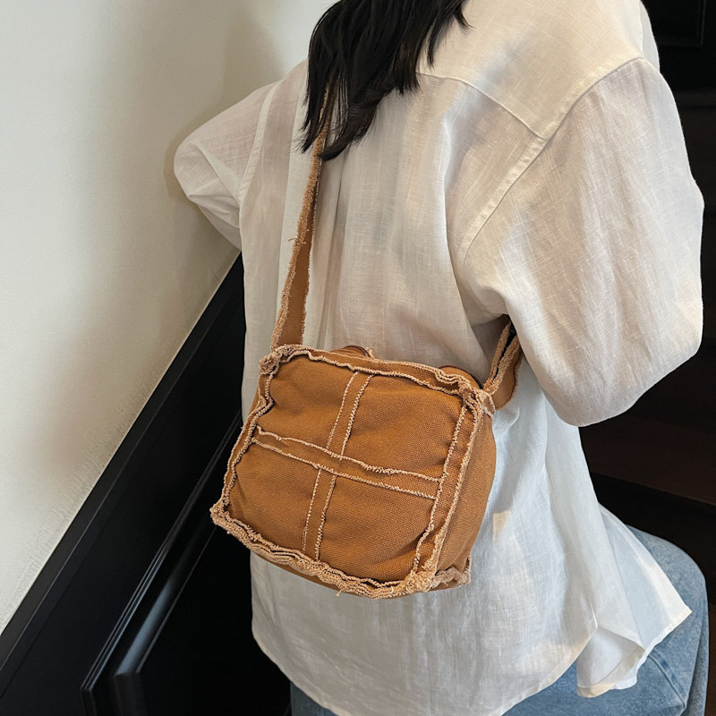 A new Korean-style Instagram forest-themed trendy and artistic retro bag, a casual, simple and lightweight crossbody bag for women's shopping details Picture
