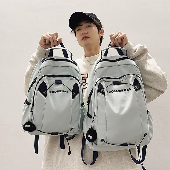 A niche design sense backpack for female college students, a new 2025 casual, versatile and lightweight travel and commuting backpack full figure