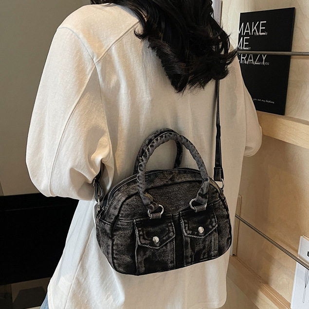 New Hong Kong-style retro niche denim underarm bag for women, fashionable and versatile, lightweight for commuting, large-capacity crossbody bag details Picture