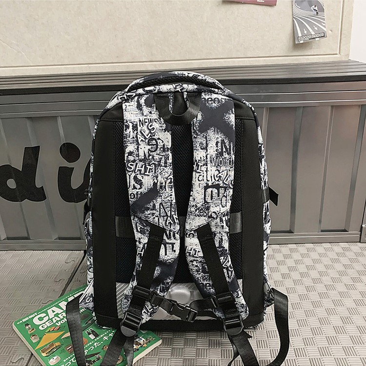 A new type of schoolbag for boys, featuring a unique, trendy and cool graffiti style. It is a large-capacity, lightweight backpack for primary and secondary school students in grades 3 to 6 Application Scenario