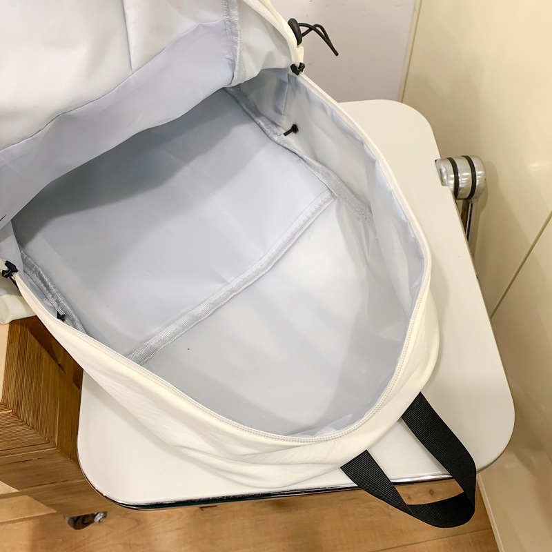 Backpacks for female college students, outdoor sports and mountaineering backpacks for male junior and senior high school students, casual and lightweight travel bags Application Scenario