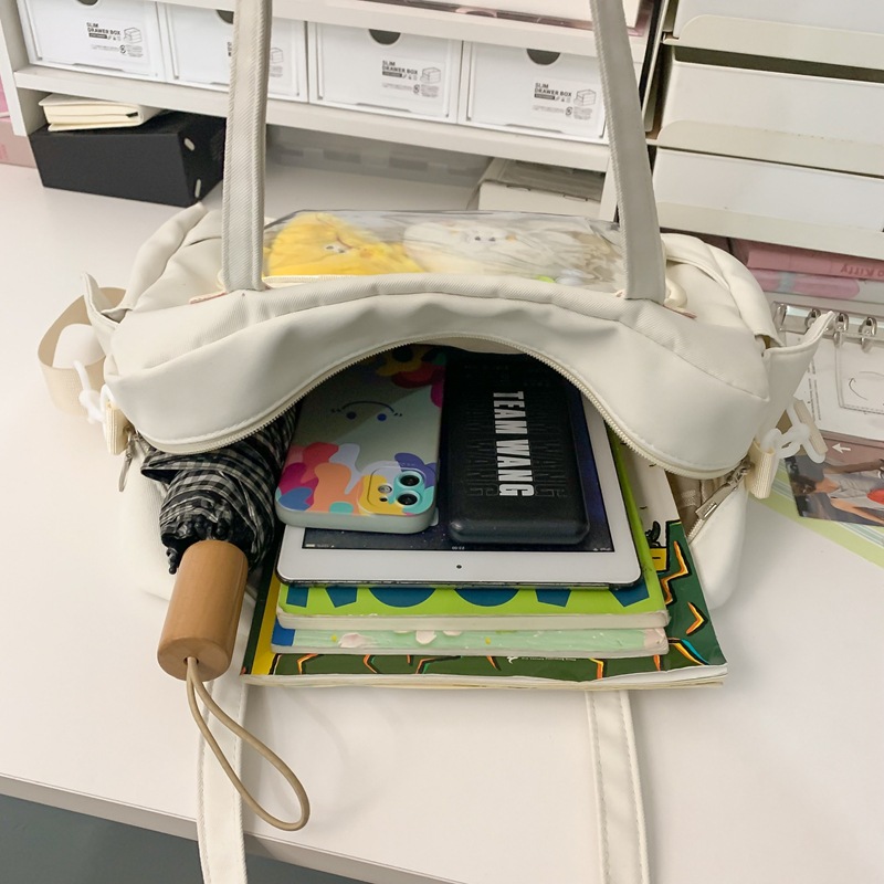 Japanese-style Instagram casual girl's small bag, versatile crossbody bag, cute transparent painbag, simple phone bag for girls Application Scenario