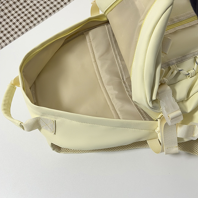2025 New high-appearance-level schoolbag, niche design sense backpack, sweet and cool backpack, large-capacity casual backpack Application Scenario