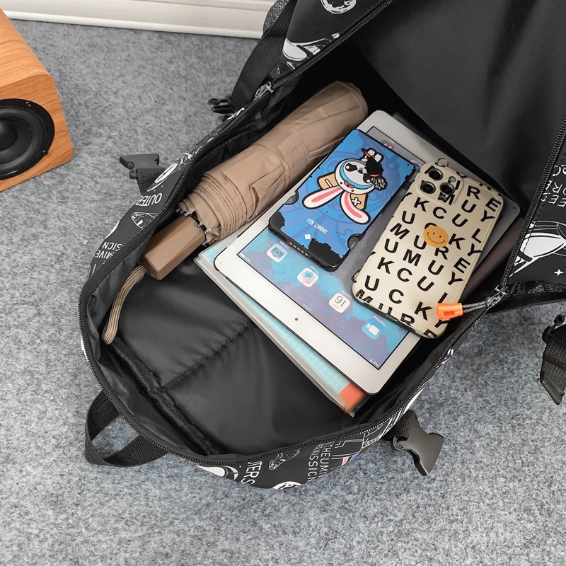 New men's Instagram cool high school backpack, an export-oriented personalized graffiti backpack for primary and secondary school students Application Scenario