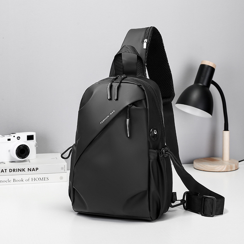 New cross-border men's crossbody bag 2024 Korean version casual Oxford cloth small backpack Trendy and fashionable sporty chest bag for men Application Scenario