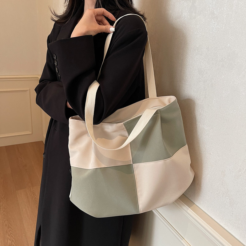 High appearance level forest-style canvas bag, color-blocking and fashionable large-capacity tote bag, student class bag, commuting single-shoulder bag details Picture