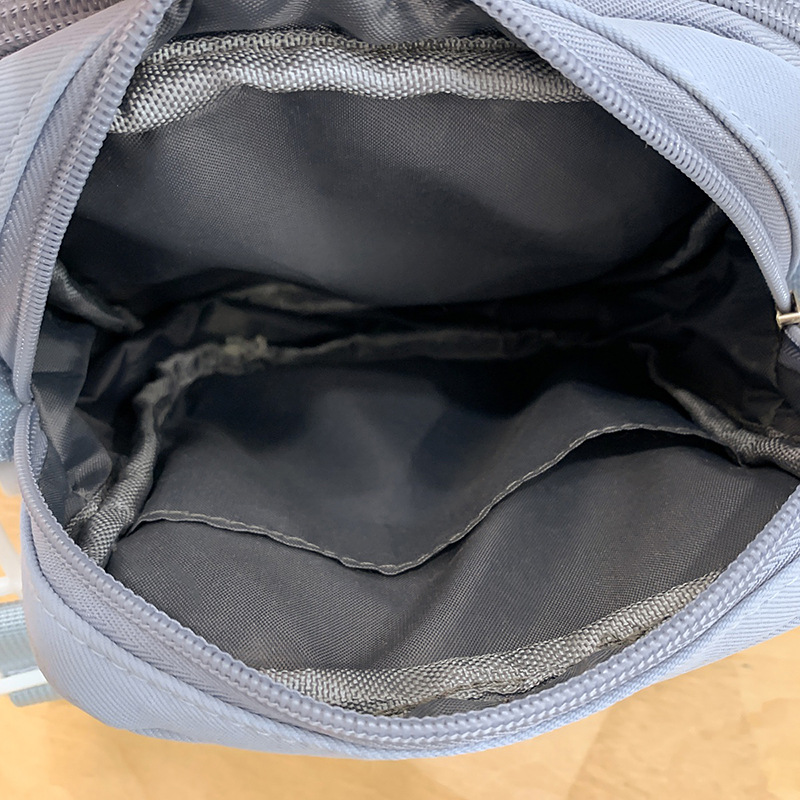 2025 New cute checkered shoulder bag, pain bag, artistic style, versatile crossbody bag, casual, light and sweet backpack Application Scenario