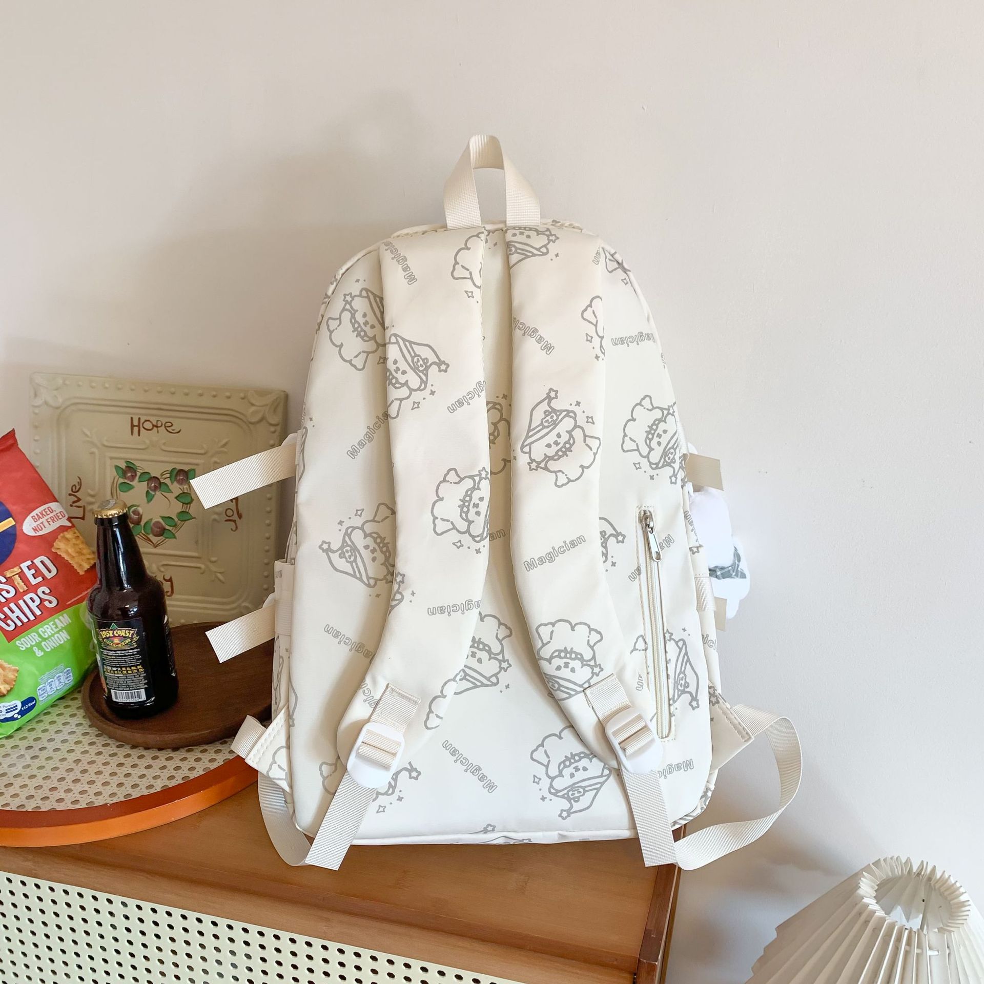 A simple and niche 2024 new high-appearance-level backpack for primary and secondary school students, a Japanese-style sweet girl backpack Application Scenario