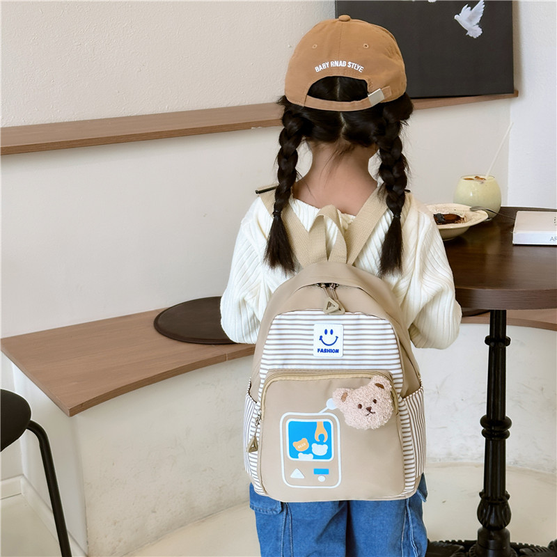 The 2023 new children's bag features a cute and three-dimensional cartoon design. It's a small schoolbag for kindergartens and a lightweight backpack for going out Specification drawing