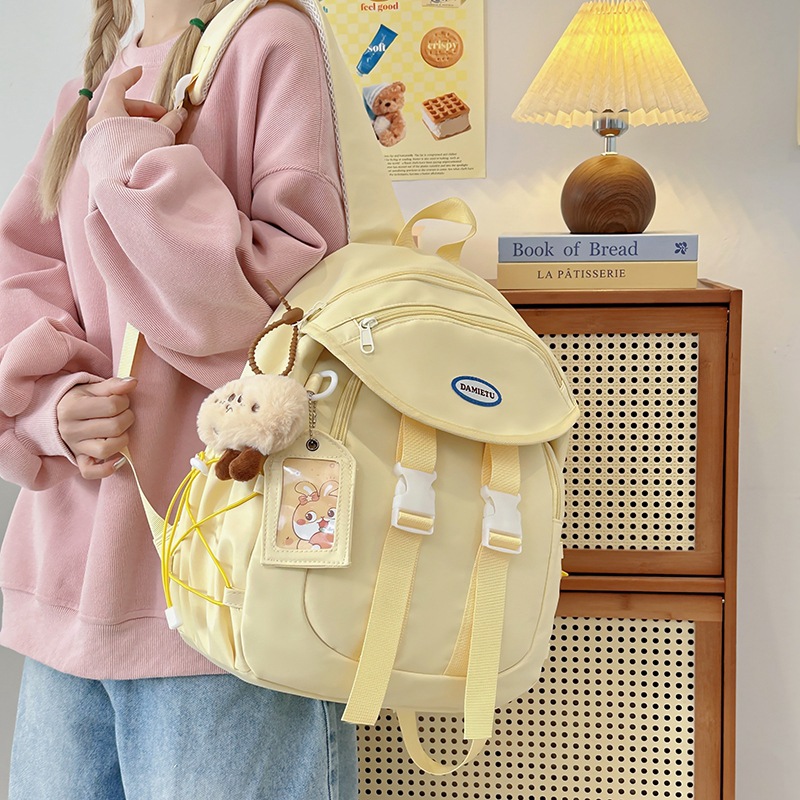 A cute and lightweight backpack for girls, a new travel backpack, a large-capacity, niche design student schoolbag for junior and senior high school students full figure