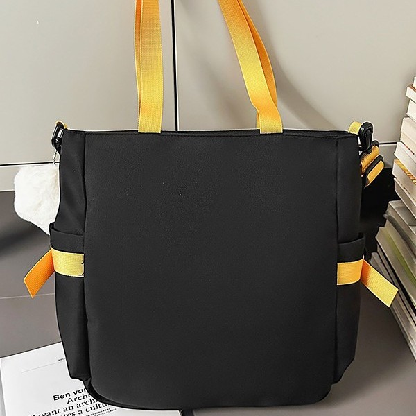 A new high-appearing-level college style, fresh and sweet letter tutorial bag, a multi-purpose lightweight crossbody bag for junior and senior high school students Specification drawing