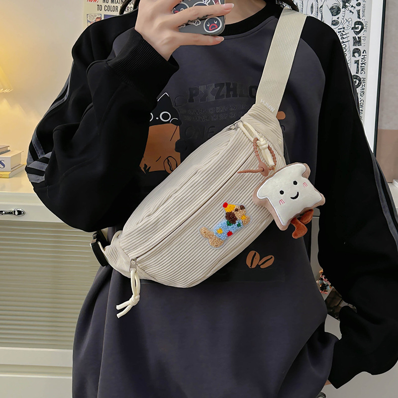 This is a new, fresh and cute student summer sporty, fashionable and simple crossbody bag for girls' outdoor activities in 2025 full figure