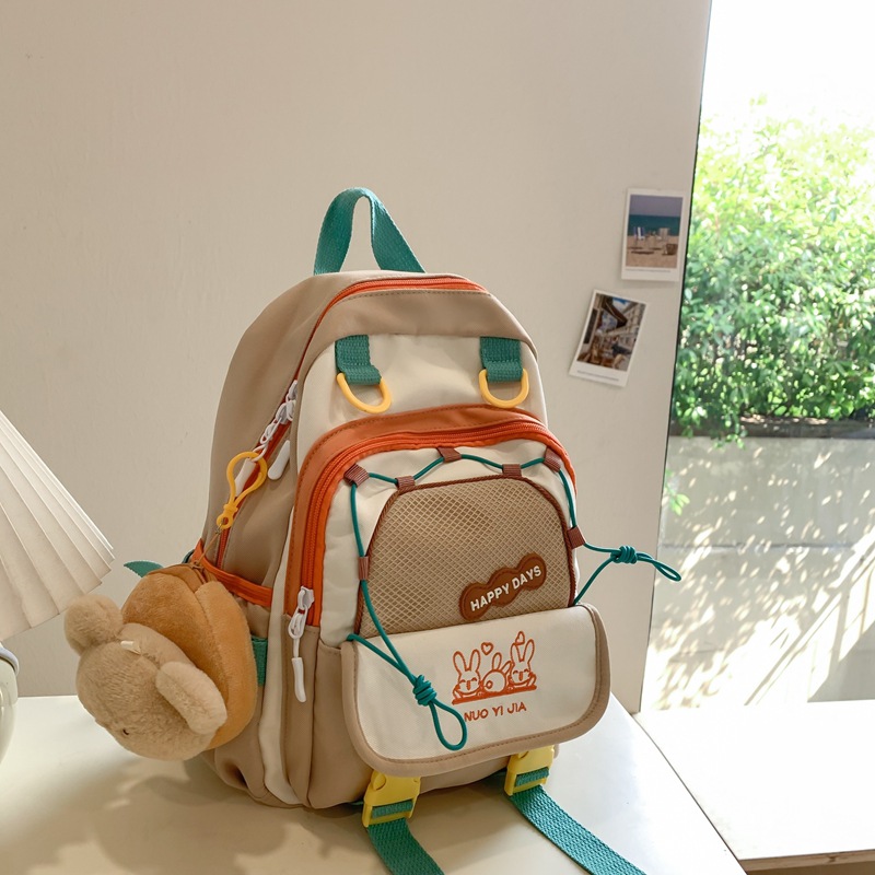 The schoolbag for girls in the kindergarten is cute, lightweight and super light. It's super light for children aged 3 to 6, with contrasting colors for small, medium and large classes details Picture