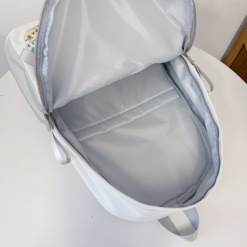 The 2025 new style of simple, large-capacity, high-appearancelevel schoolbag is versatile, stylish and fashionable. It is a casual and lightweight single-shoulder bag Application Scenario