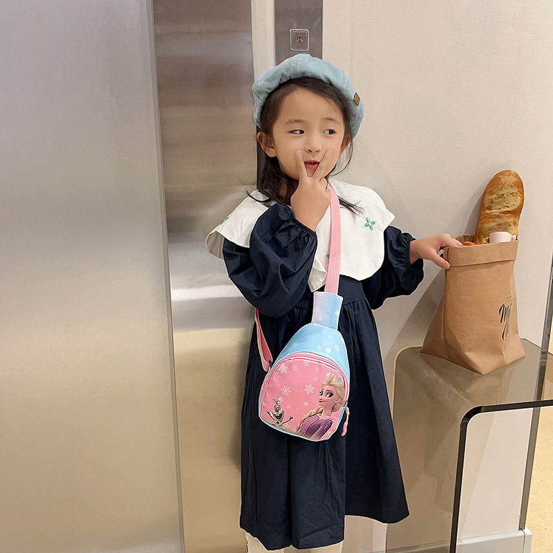 The new autumn collection features a cute cartoon outdoor crossbody bag for girls and a small pocket bag for boys' travel Application Scenario