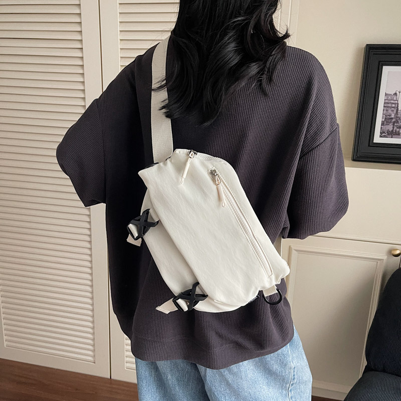 A new Korean-style casual sporty chest bag for women, with a high-end feel, simple and lightweight, and a solid color for commuting, versatile crossbody bag details Picture