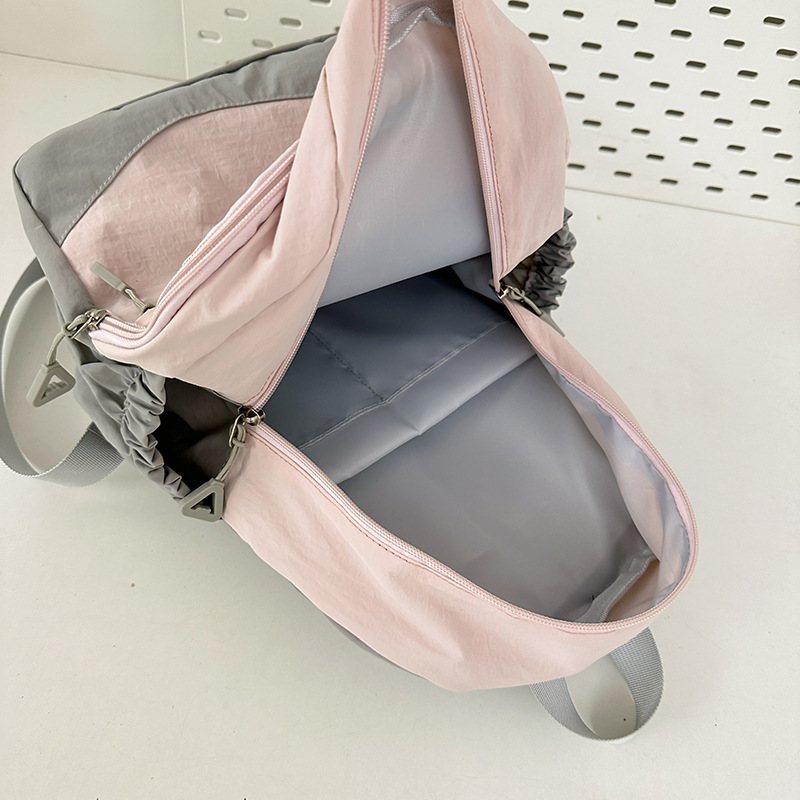 This is a lightweight and stylish summer travel and study backpack for children. It is a versatile cherry blossom pink mini backpack with a girlish heart Application Scenario