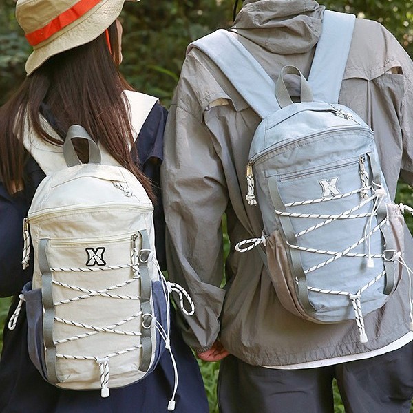 New mountain-style ins high-appearance-level, fresh and lightweight outdoor backpack, couple hiking and mountain climbing large-capacity backpack full figure