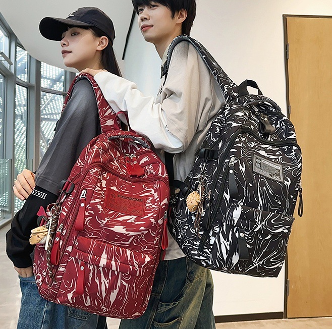 Japanese-style graffiti high appearance level middle school schoolbag for girls, 2024 new large-capacity hiking and travel backpack for men full figure