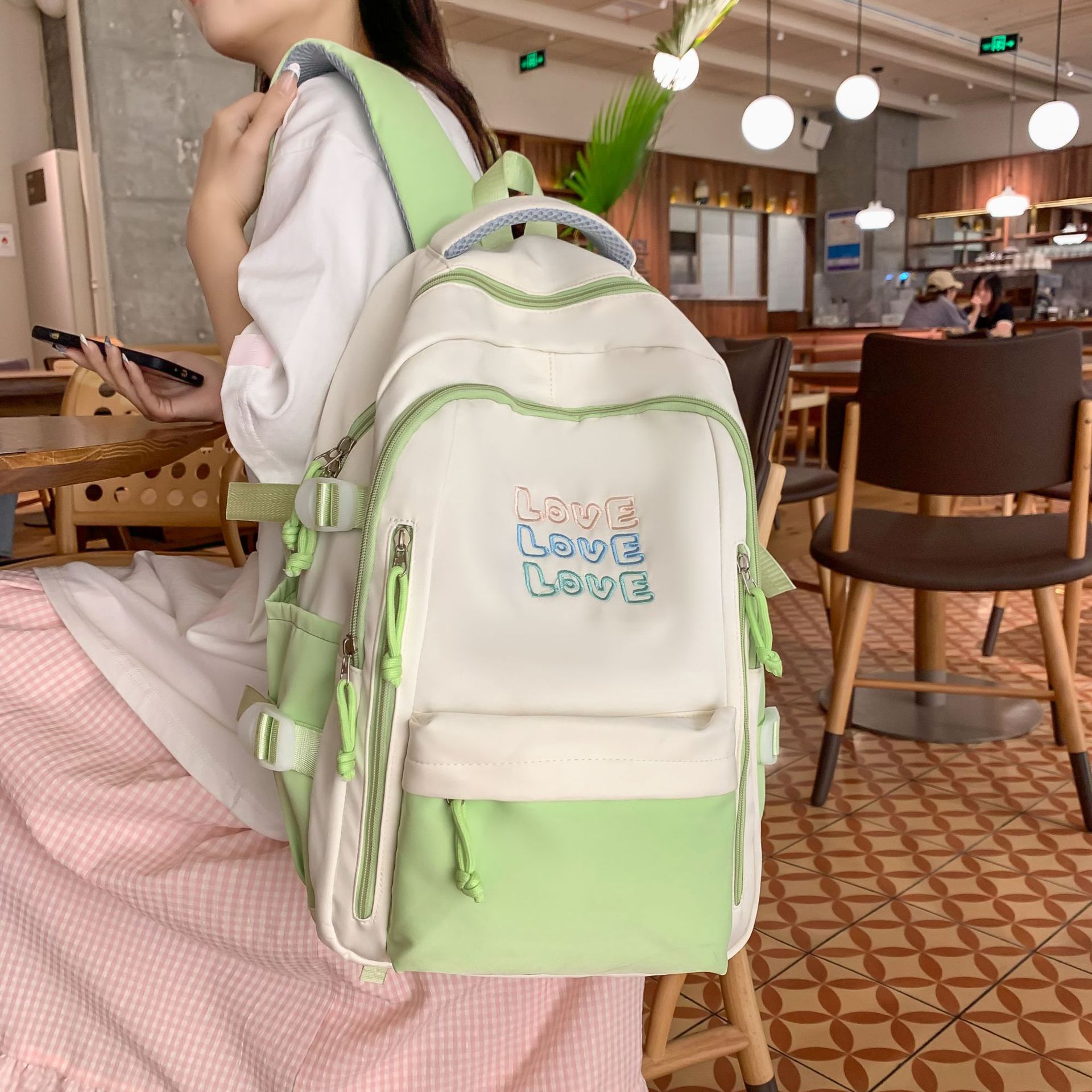 Summer's new, fresh and color-blocked schoolbag, a Korean version of the ins school style backpack for students in grades three to six full figure