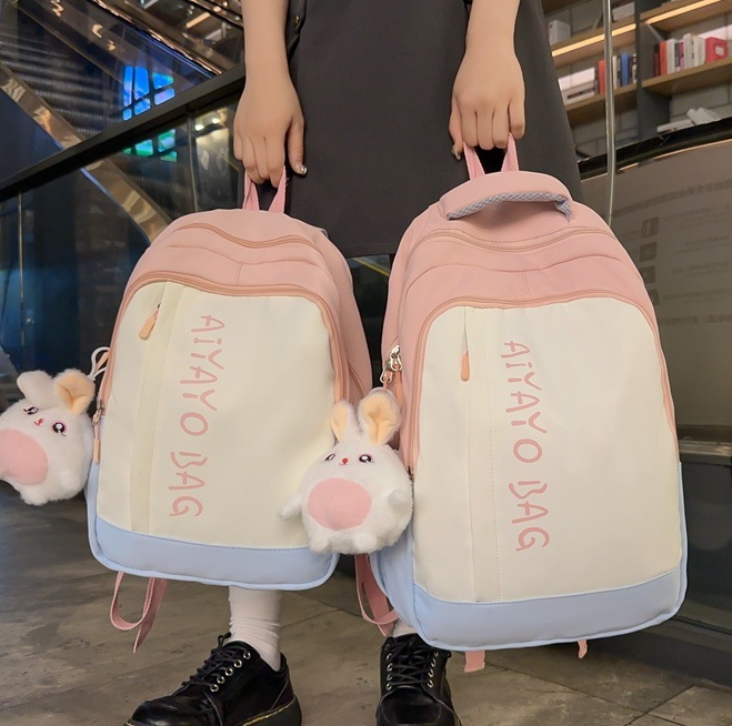 The fresh and color-blocking backpack will charm you. It's a versatile backpack for college students, a commuter bag for women, and a cute travel backpack for mom full figure