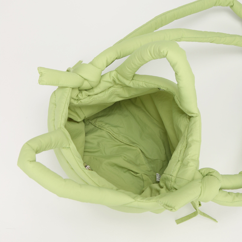 New cotton-filled nylon single-shoulder crossbody bag for women, soft and lightweight pleated backpack, drawstring small handbag Application Scenario
