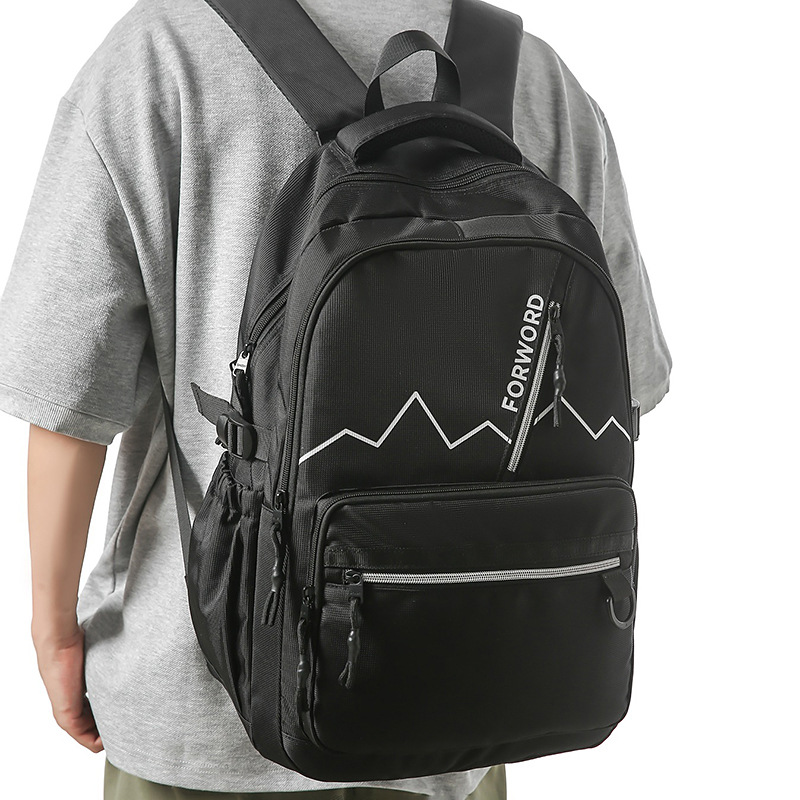 A new high-appearation-level backpacker from mountain series Instagram, a casual, simple, lightweight, camping, travel and mountaineering backpack with large capacity full figure