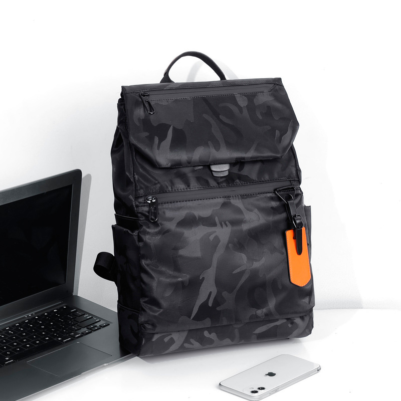 A simple men's light business style backpack for urban commuting, a computer backpack, a business bag for business trips, and a backpack Application Scenario