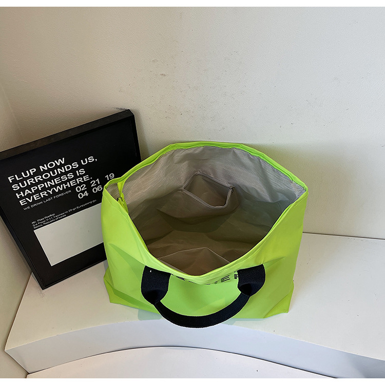 A new versatile travel bag, a large-capacity fabric bag for college students' commuting to class, and a lightweight and casual tote bag Specification drawing