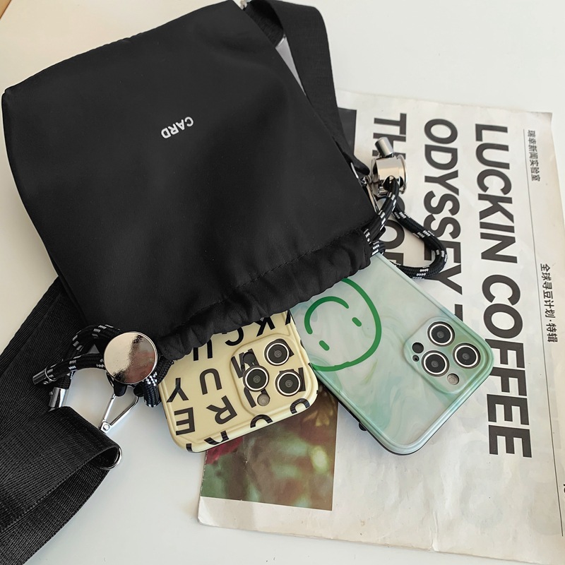 New black trendy crossbody bag for mobile phones, 2024 spring new mini couple fashionable single-shoulder bag Application Scenario