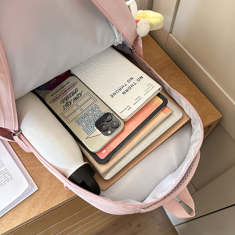 A new high-appearance-level Japanese ins fresh and sweet macaron-colored backpack, a lightweight travel backpack for junior and senior high school students Application Scenario