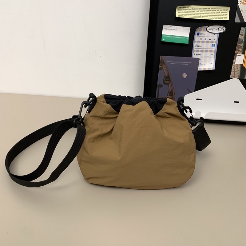 A new Korean-style Instagram streetwear bag with a high level of appearance and a cool drawstring opening. It is a casual, simple and lightweight travel crossbody bag Specification drawing