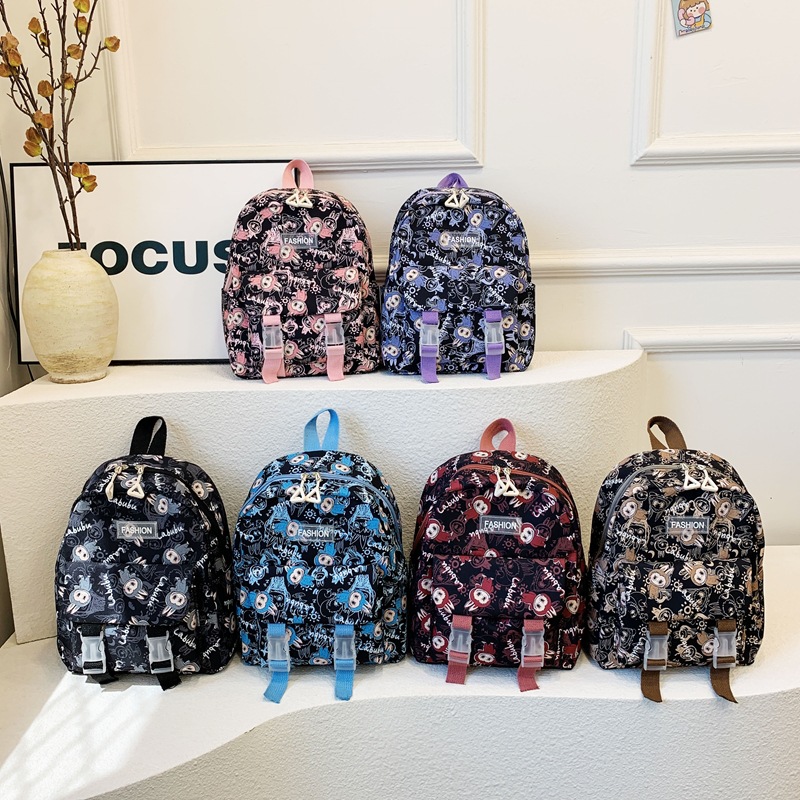 New cute cartoon hard-shell bags for winter, cute and stylish small schoolbags for boys and girls in kindergartens, casual and trendy small bags full figure