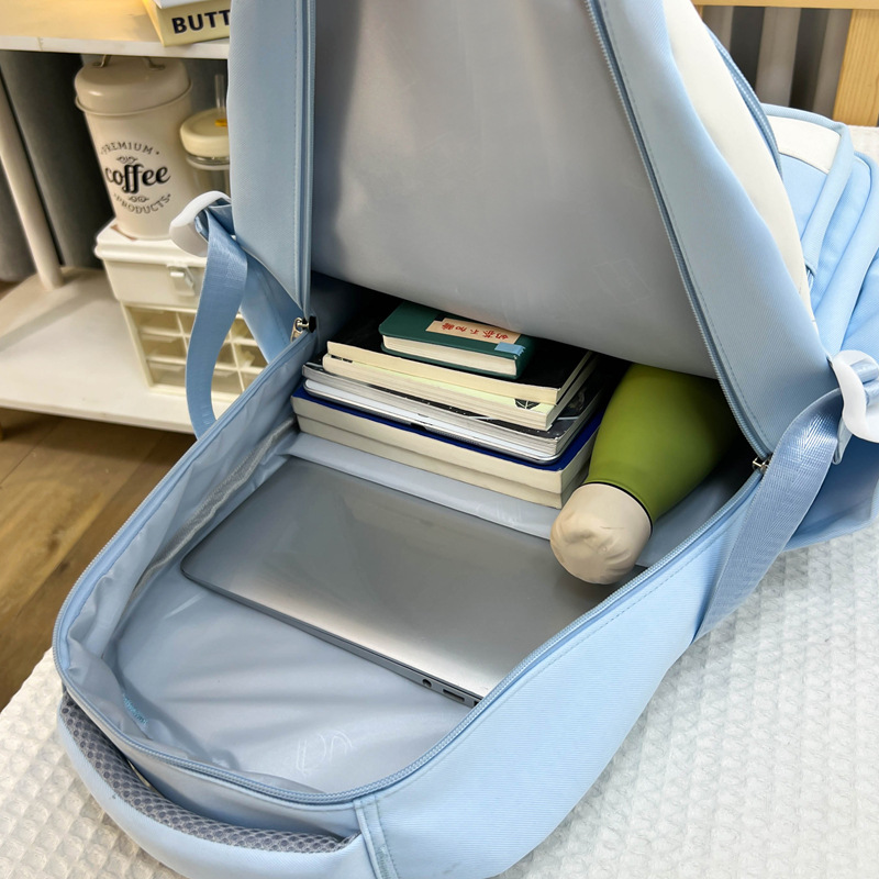 A new high-appeal, fresh and sweet school-style color-blocking backpack for junior and senior high school students, a lightweight travel backpack Application Scenario