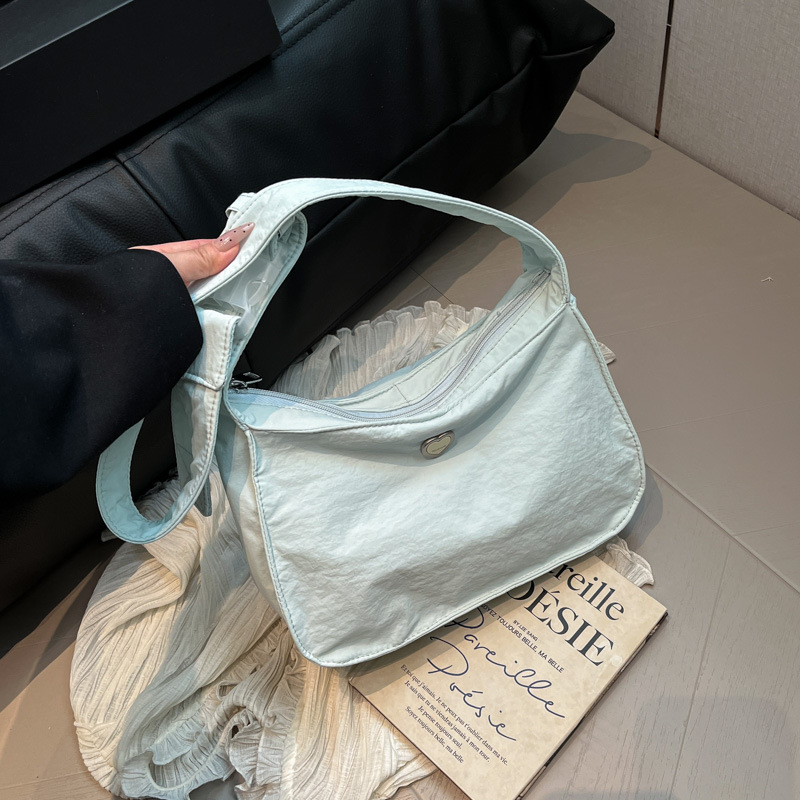 The 2025 new large-capacity, elegant underarm bag, single-shoulder bag, simple crossbody bag, fashionable and stylish solid-color commuting bag Specification drawing