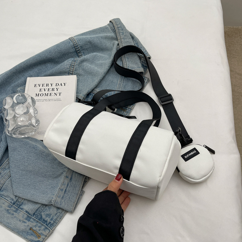 The new 2024 spring collection of popular hand-held pillow bags, casual shopping single-shoulder bags, women's trendy sports and fitness crossbody bags Specification drawing