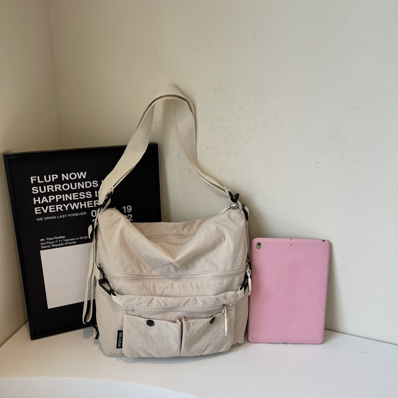A new Korean-style ins multi-pocket crossbody bag with a high aesthetic level, a casual, simple, lightweight and large-capacity tote bag for women Specification drawing