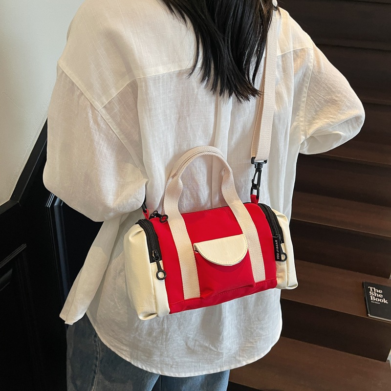 A new Korean version of Instagram's fresh and light dopamine-contrasting color small square bag, a casual and simple crossbody bag for shopping, going out and traveling full figure