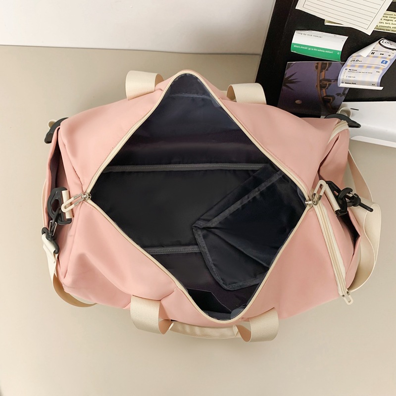 Dry-wet separation fitness bag, men's large-capacity portable luggage bag, travel bag, yoga bag, women's swimming bag Application Scenario