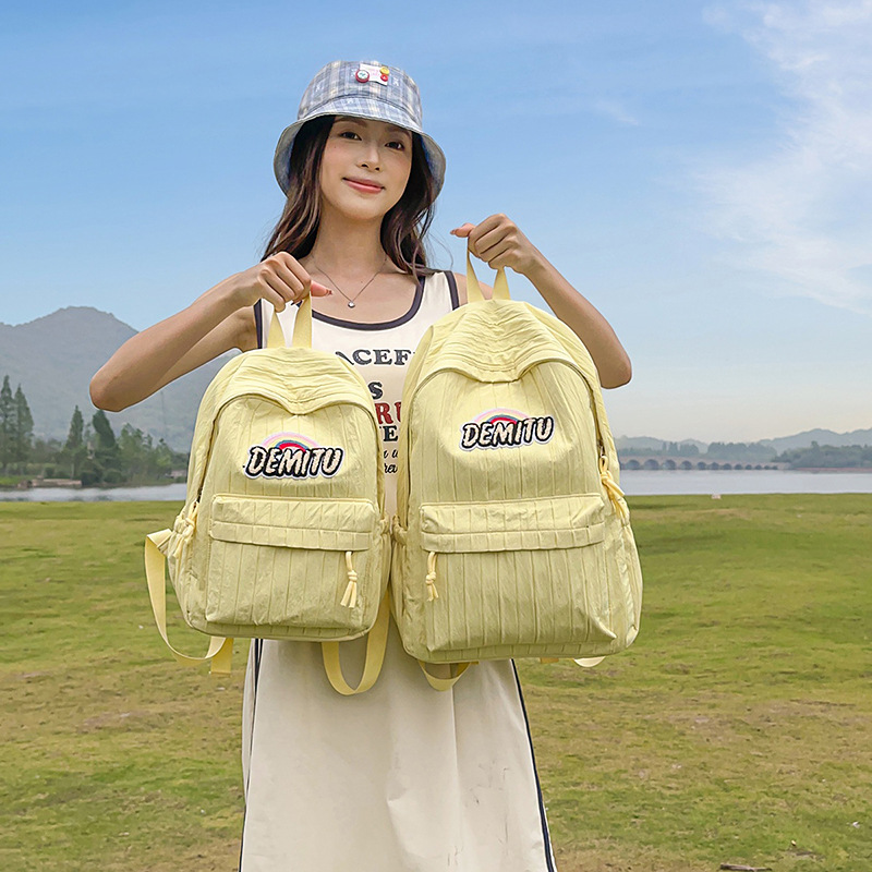 A new high-quality, fresh and sweet dopamine candy-colored backpack from Korean Instagram, a lightweight backpack for junior and senior high school students full figure